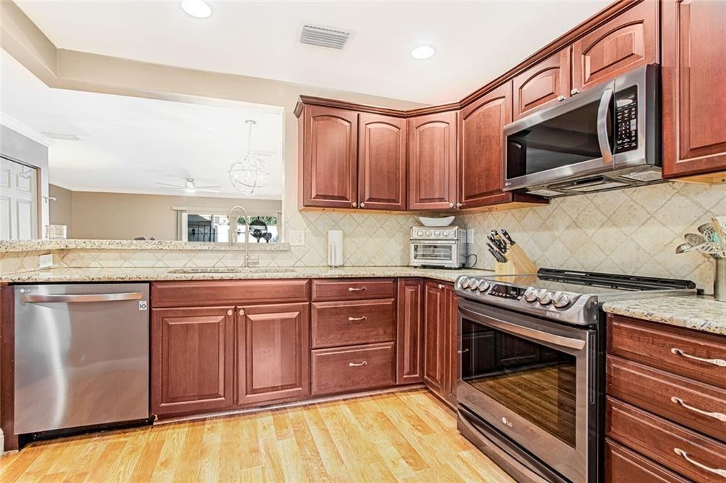 HARBOUR OAKS - Residential