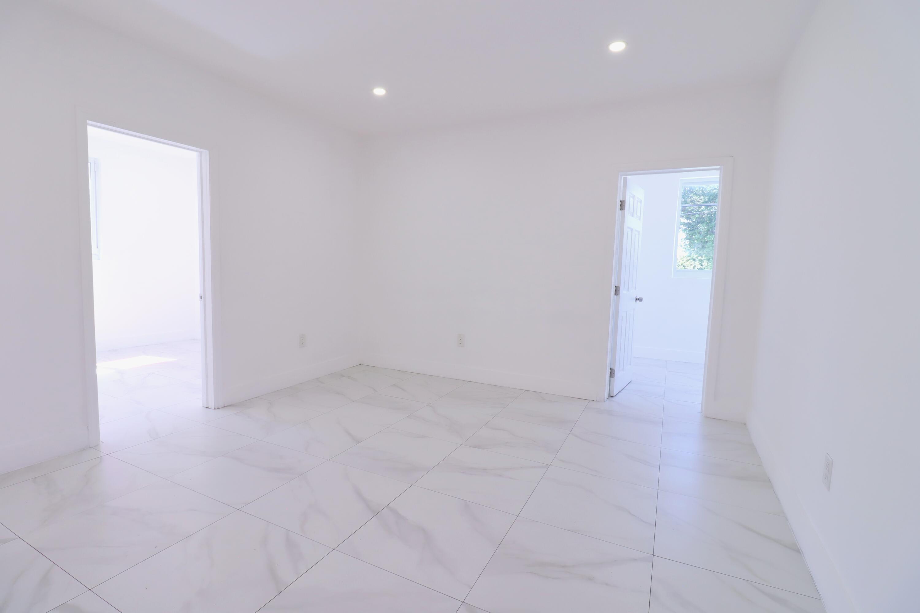 DE LEON PARK - Residential Lease