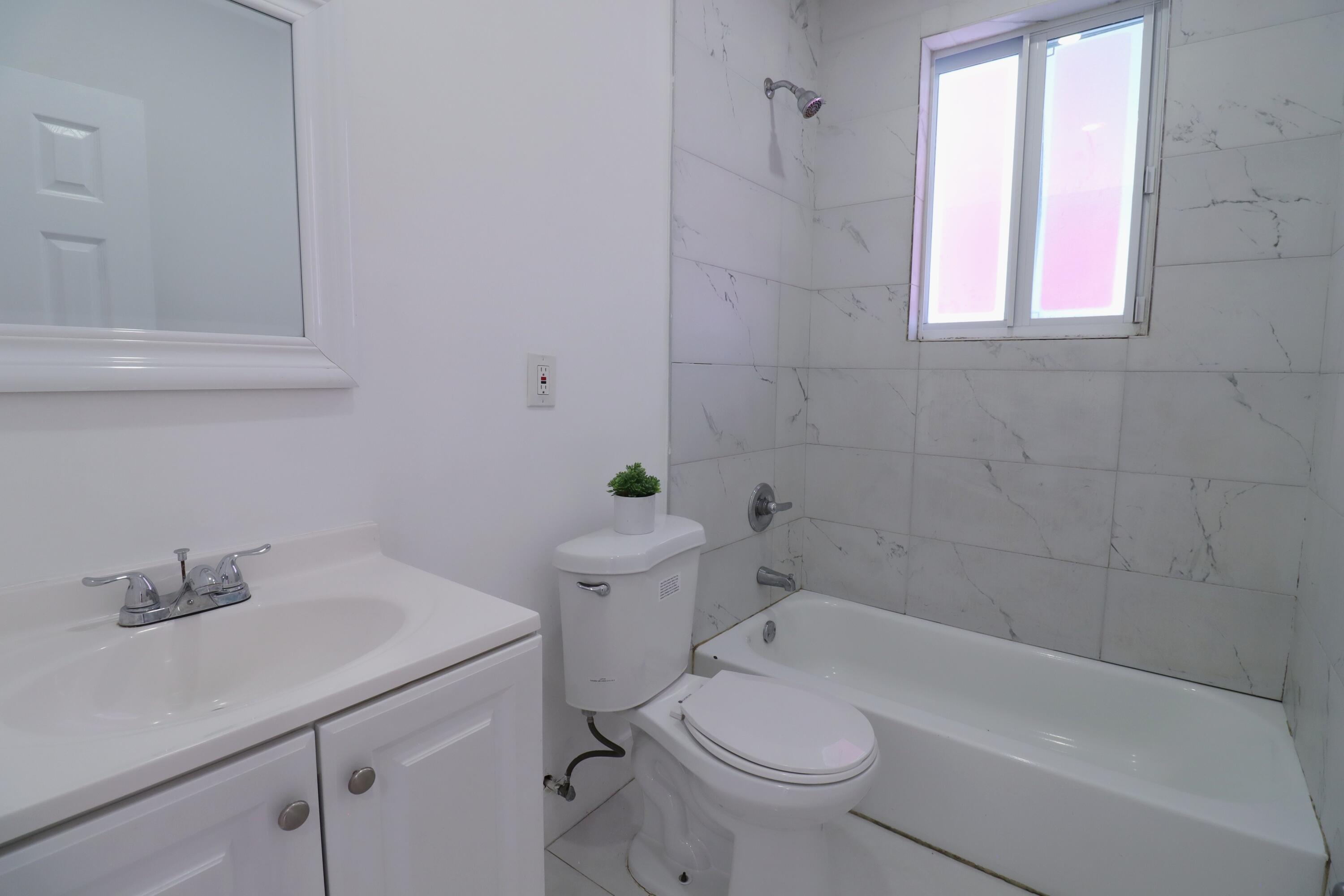 DE LEON PARK - Residential Lease