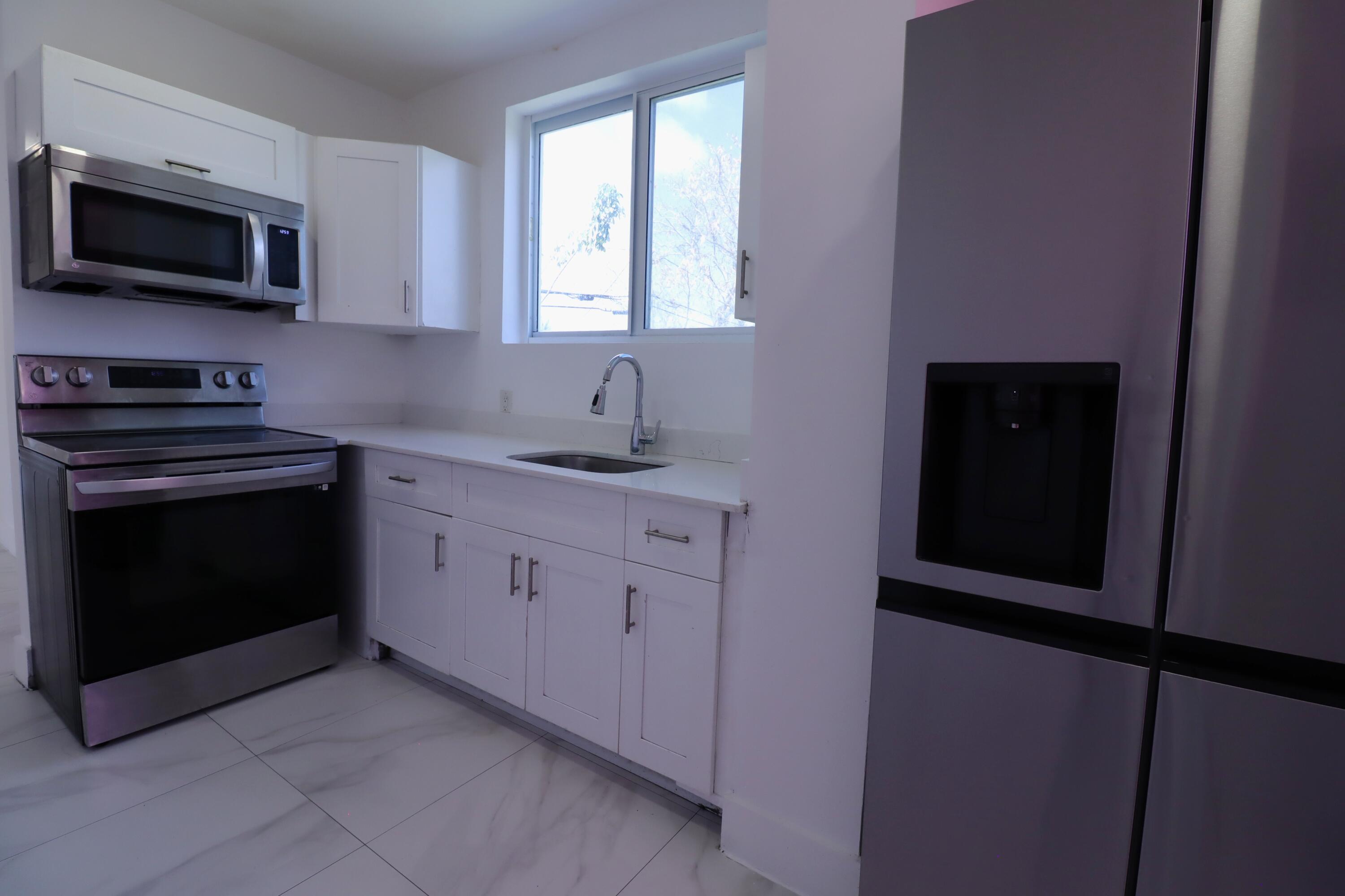 DE LEON PARK - Residential Lease