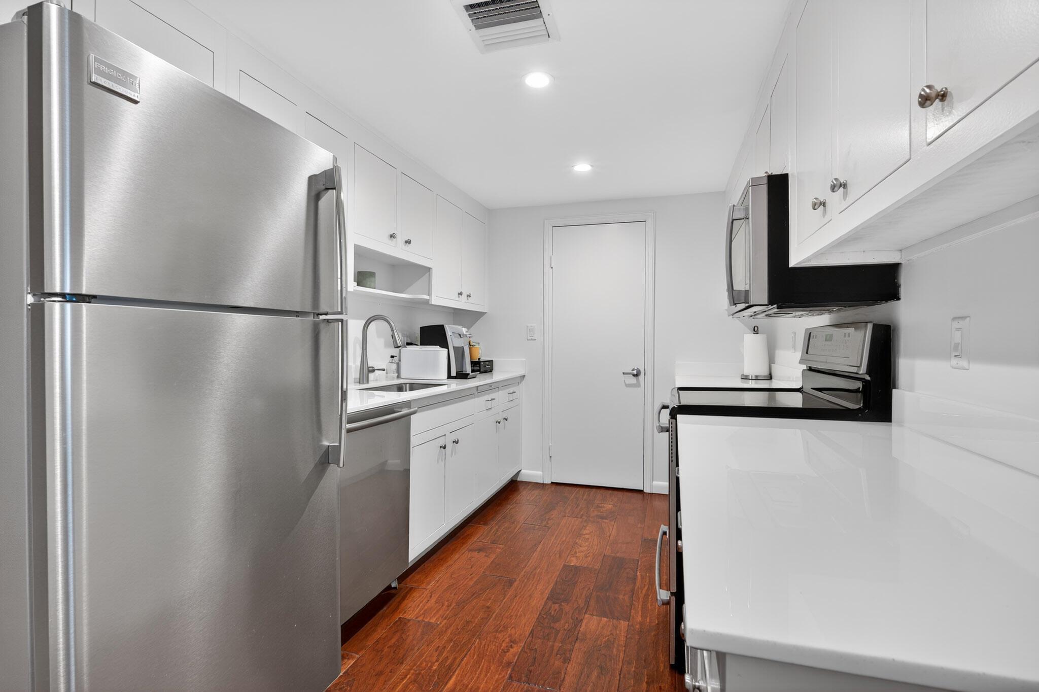 LOWELL HOUSE CONDO LTS 53 - Residential