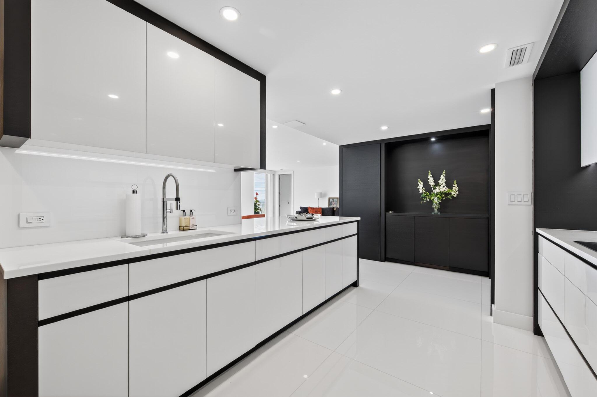 LOWELL HOUSE CONDO LTS 53 - Residential