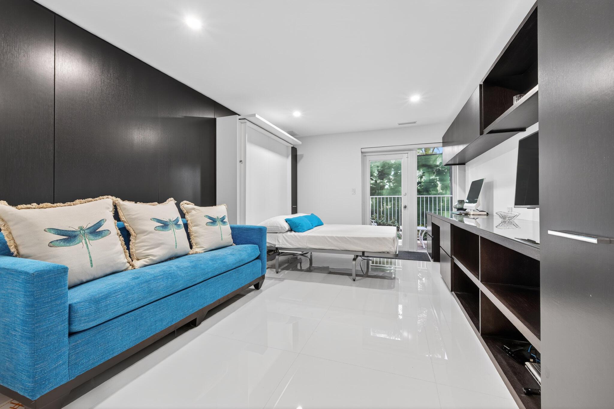 LOWELL HOUSE CONDO LTS 53 - Residential