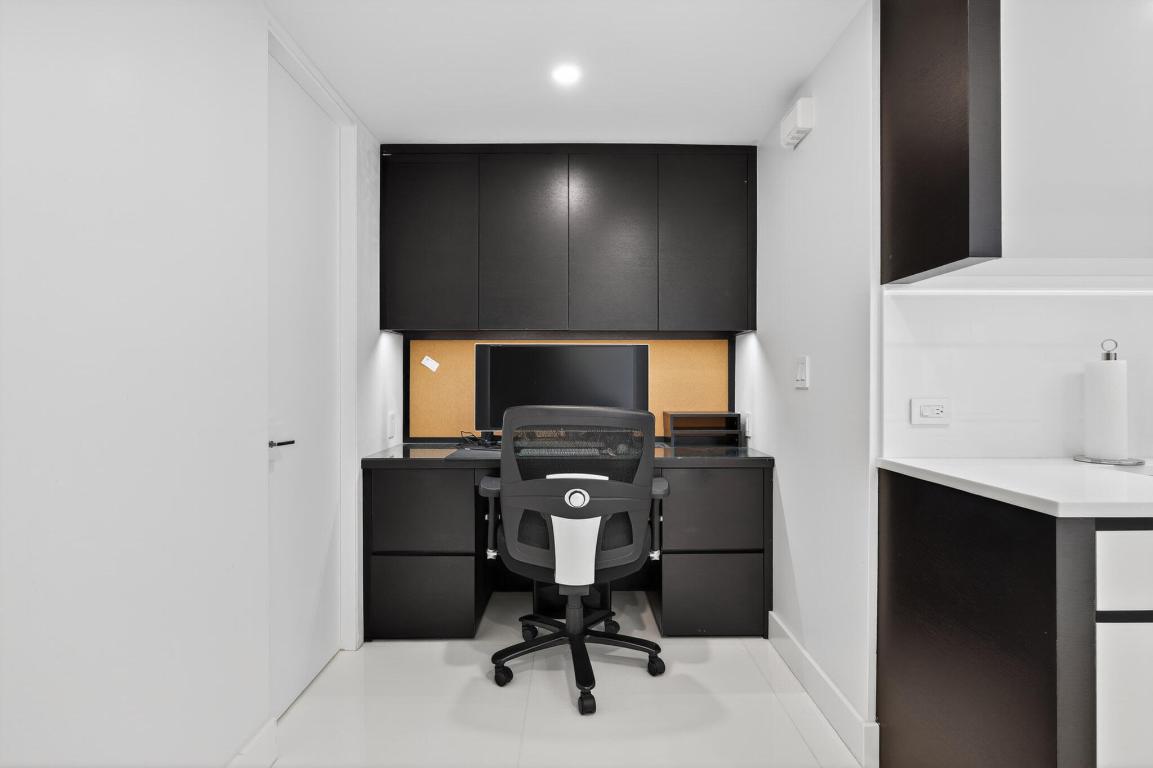 LOWELL HOUSE CONDO LTS 53 AND 54 BLK H ROYAL PARK - Residential