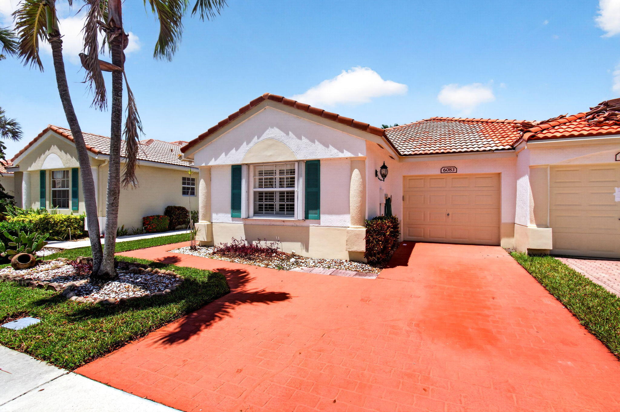 FLORAL LAKES - Residential