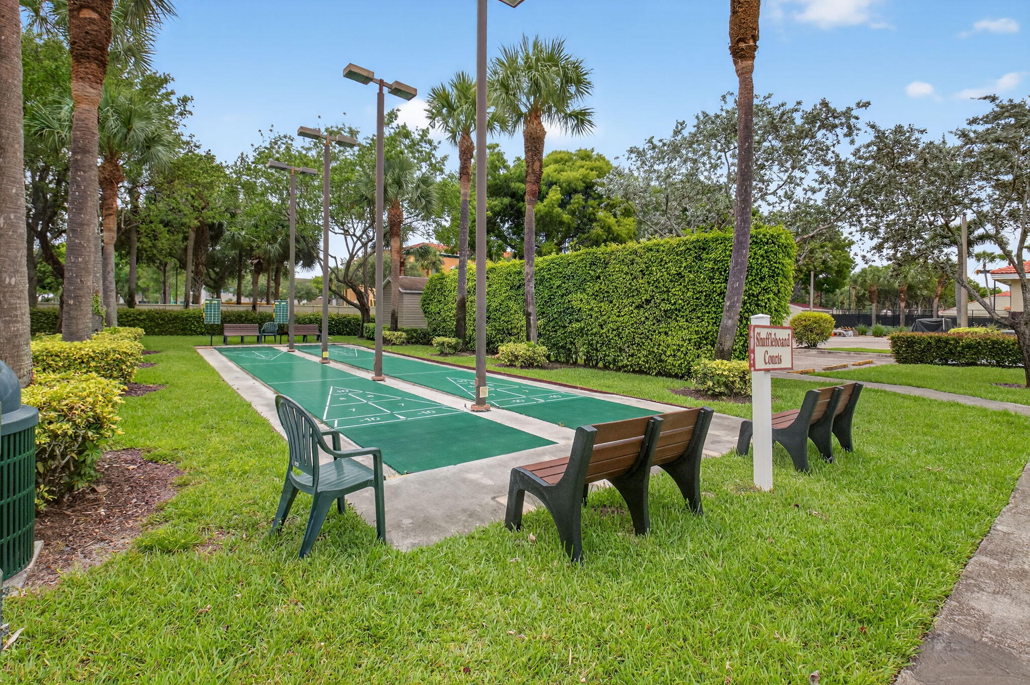 FLORAL LAKES - Residential