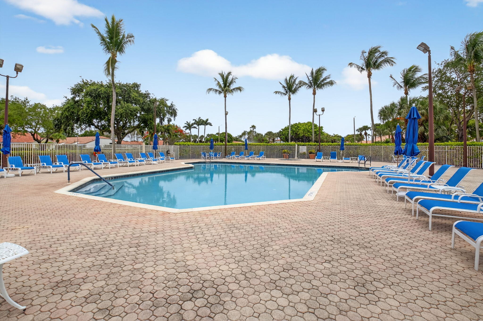FLORAL LAKES - Residential