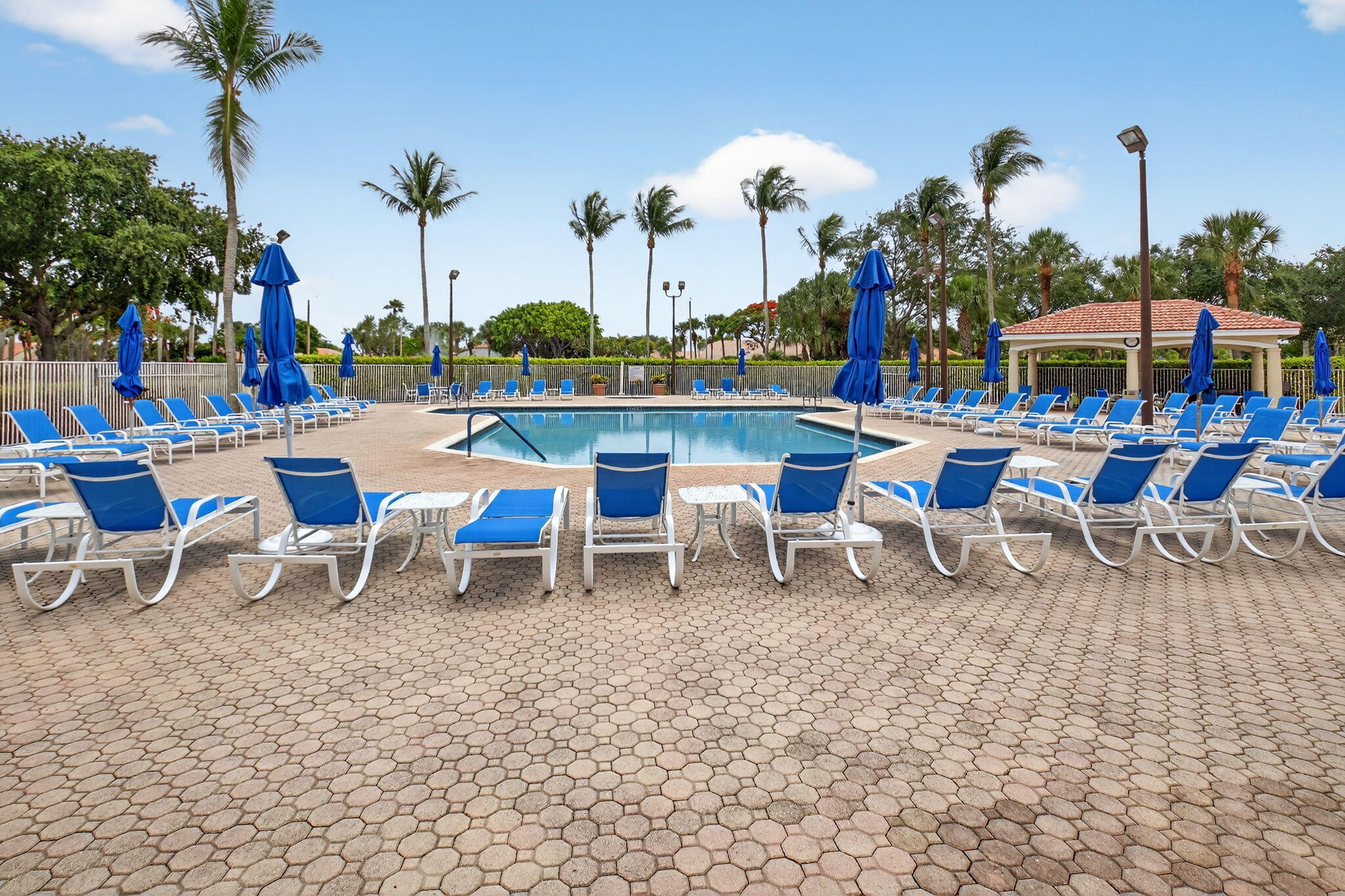 FLORAL LAKES - Residential