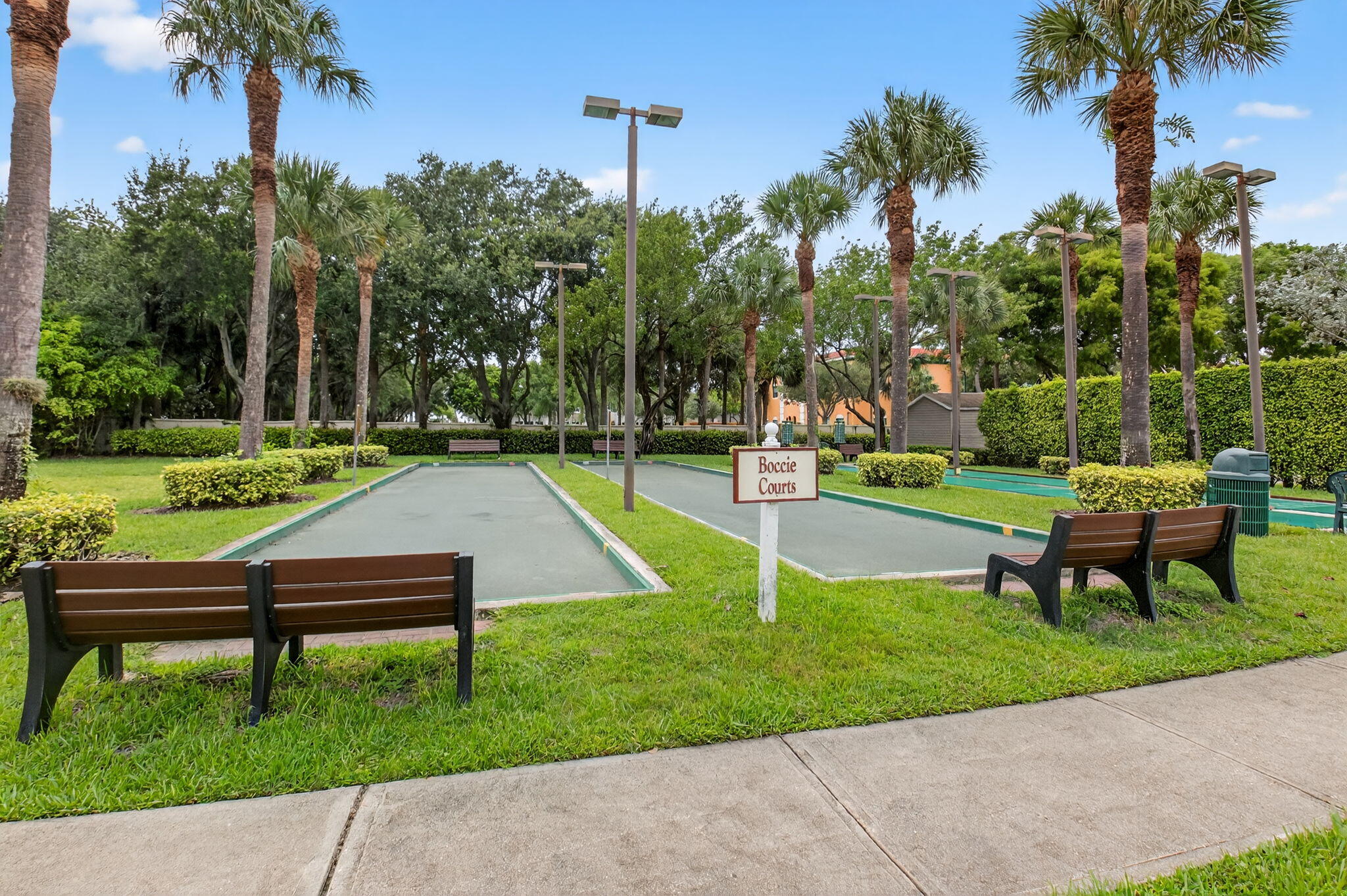 FLORAL LAKES - Residential