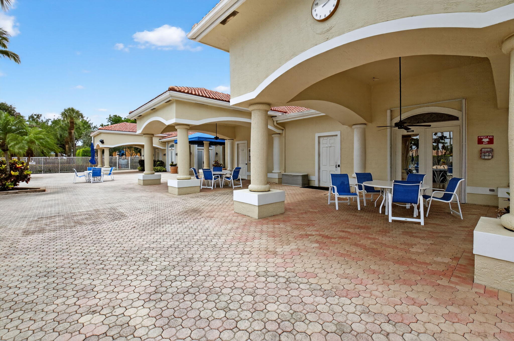 FLORAL LAKES - Residential