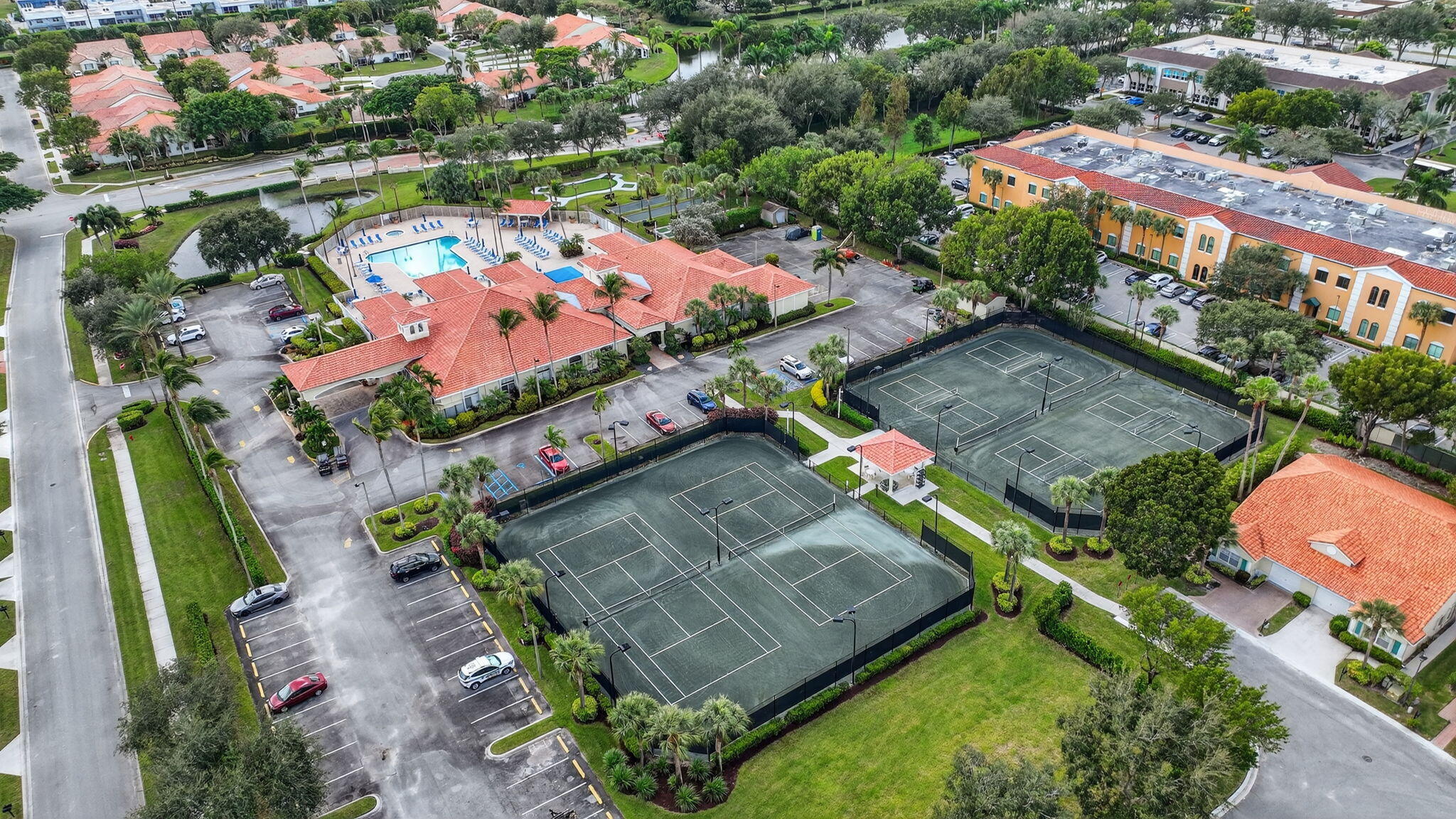 FLORAL LAKES - Residential