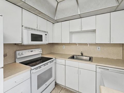 Tiny photo for 202 Piedmont Ter E, Delray Beach, FL 33484 (MLS # B26022039)