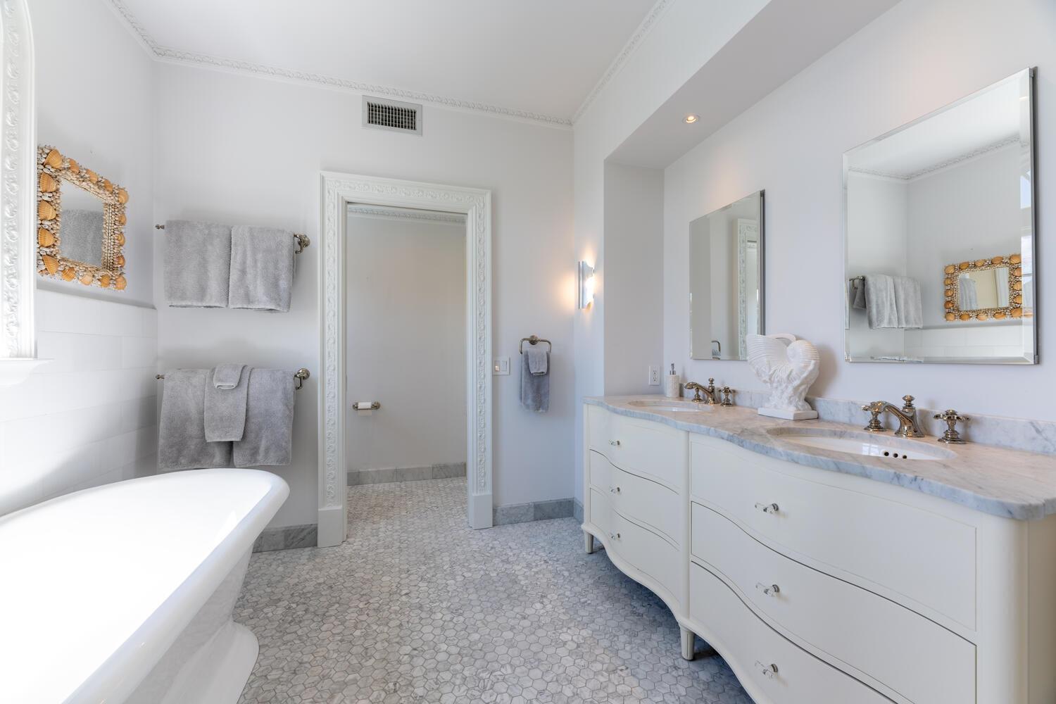 ROYAL PARK - Residential Lease