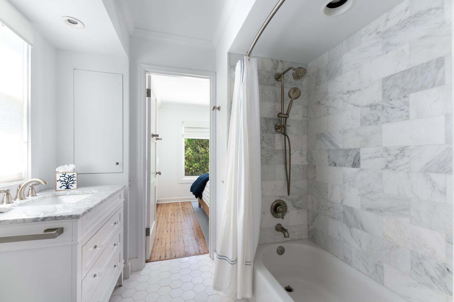 ROYAL PARK - Residential Lease