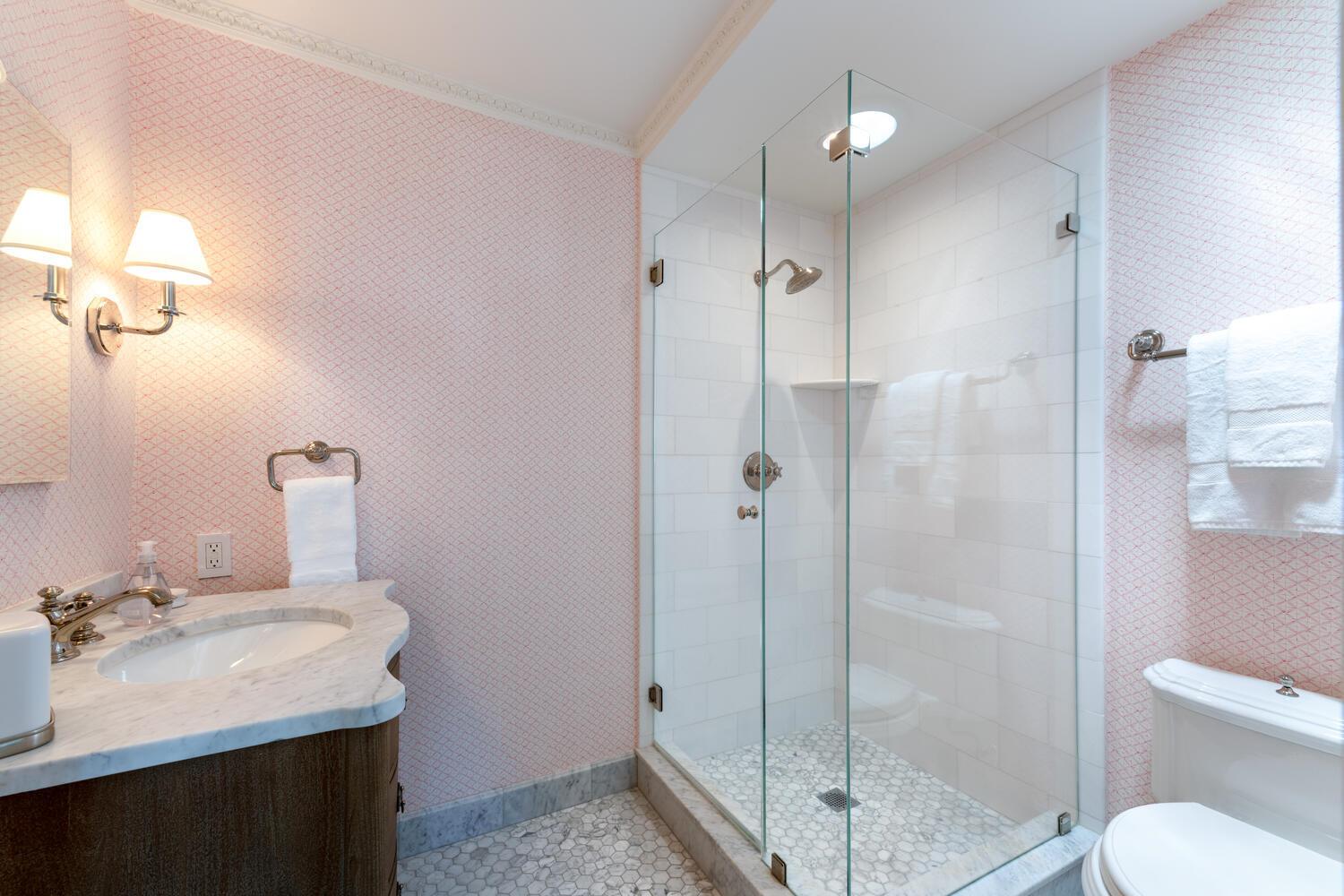 ROYAL PARK - Residential Lease