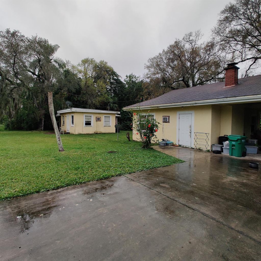 Photo of 2403 S 38th Street, Fort Pierce, FL 34981 (MLS # R10950750)