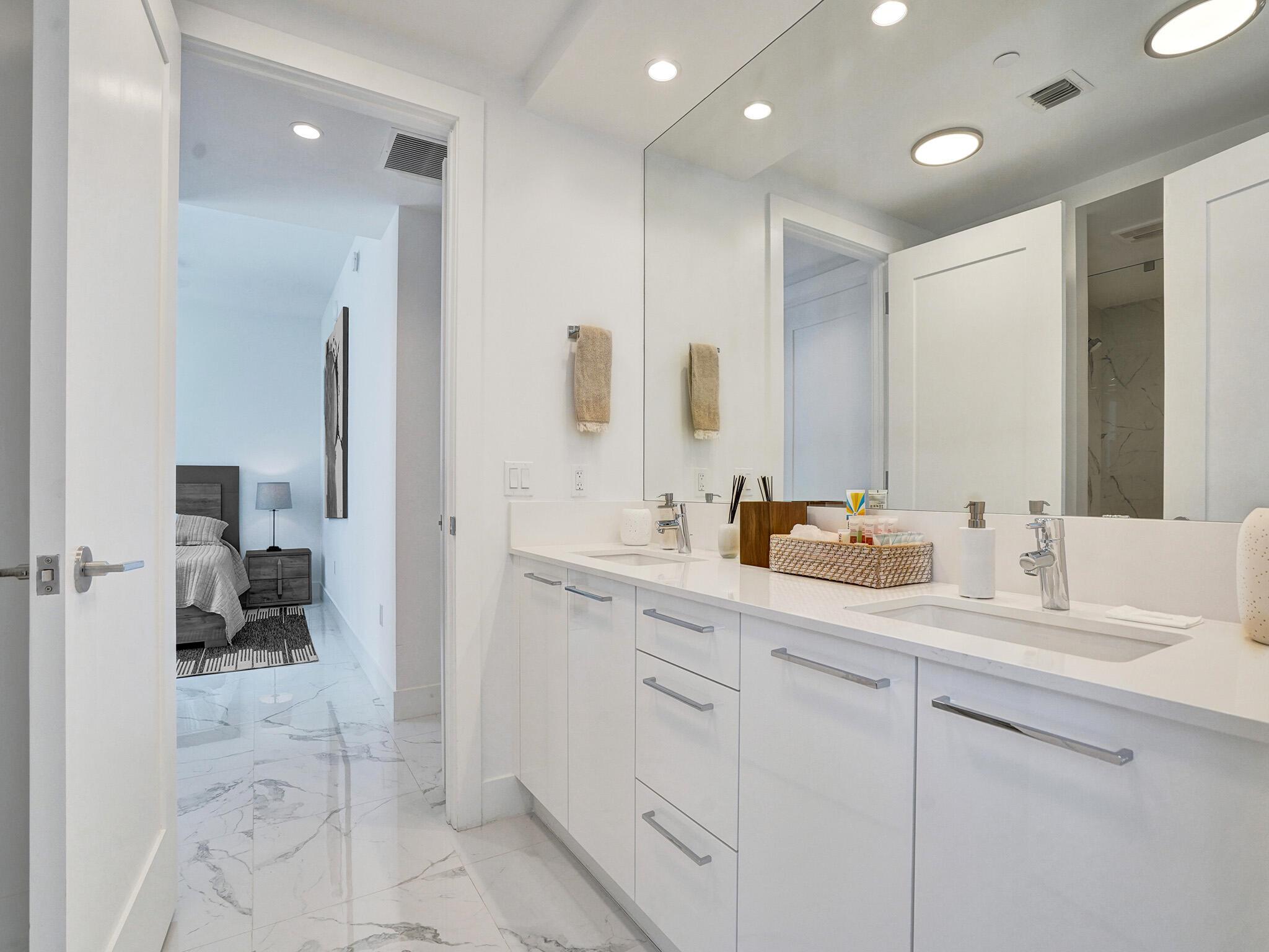100 Las Olas - Residential Lease