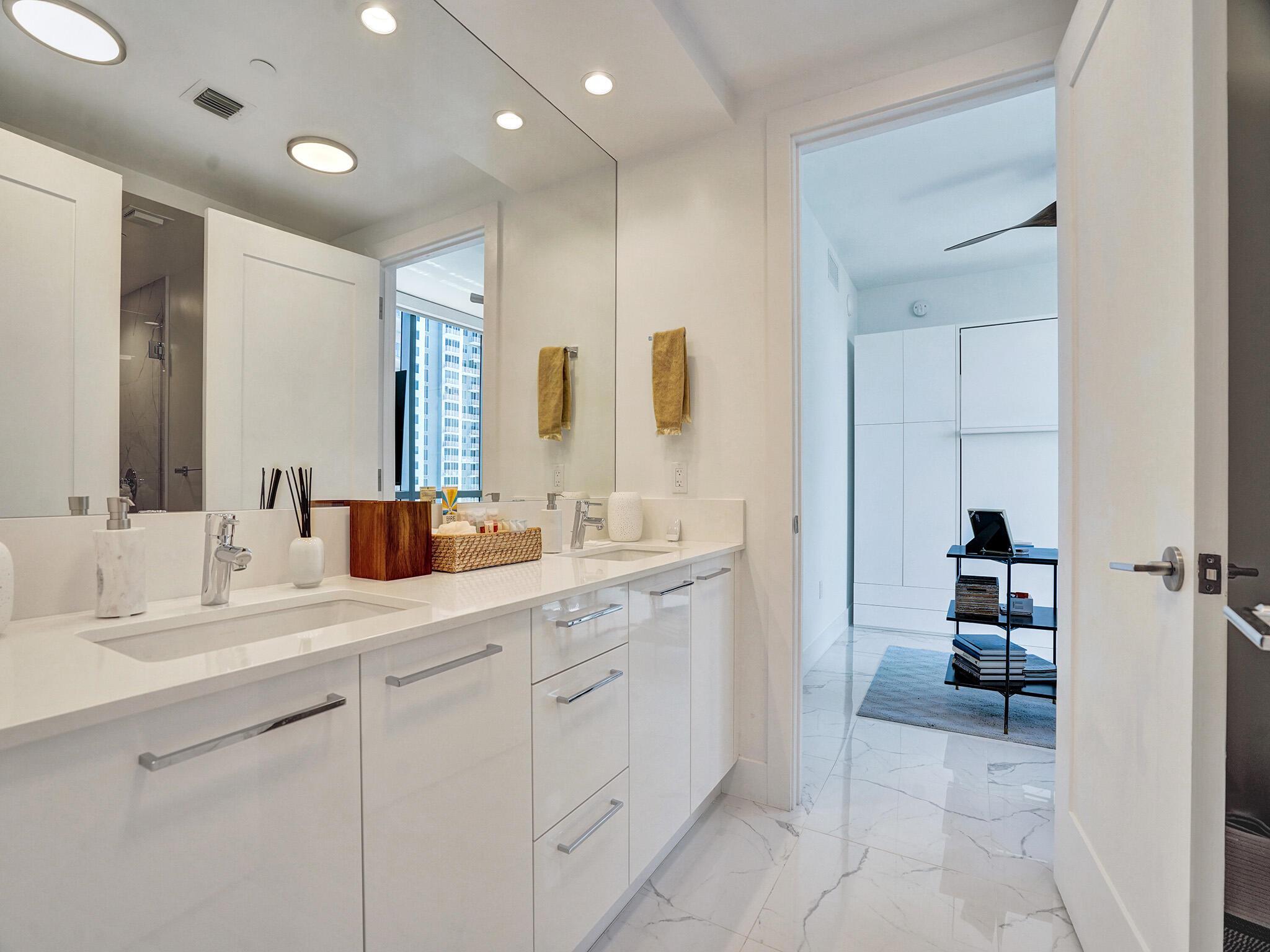 100 Las Olas - Residential Lease