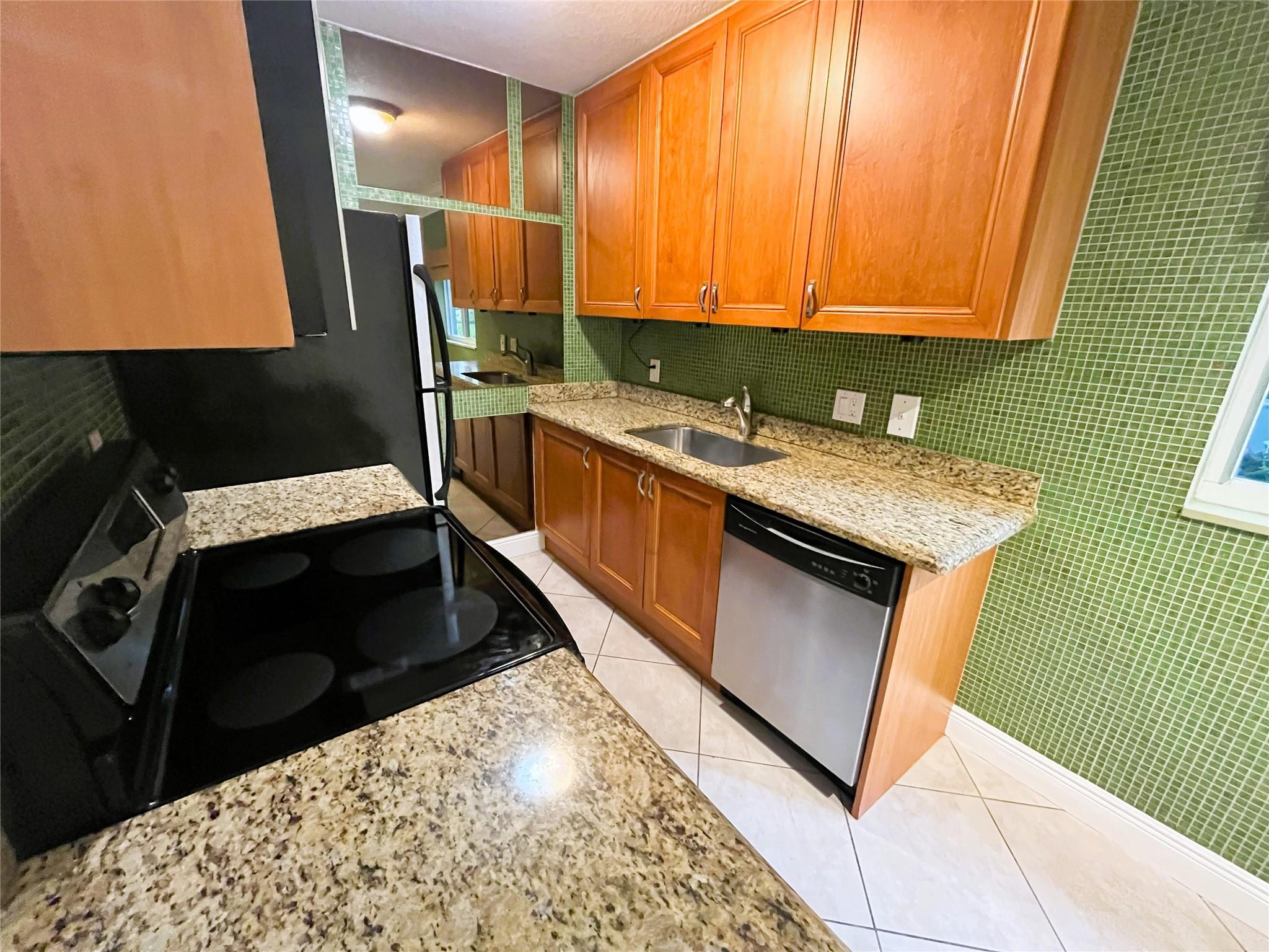 1460 NE 18TH ST 104