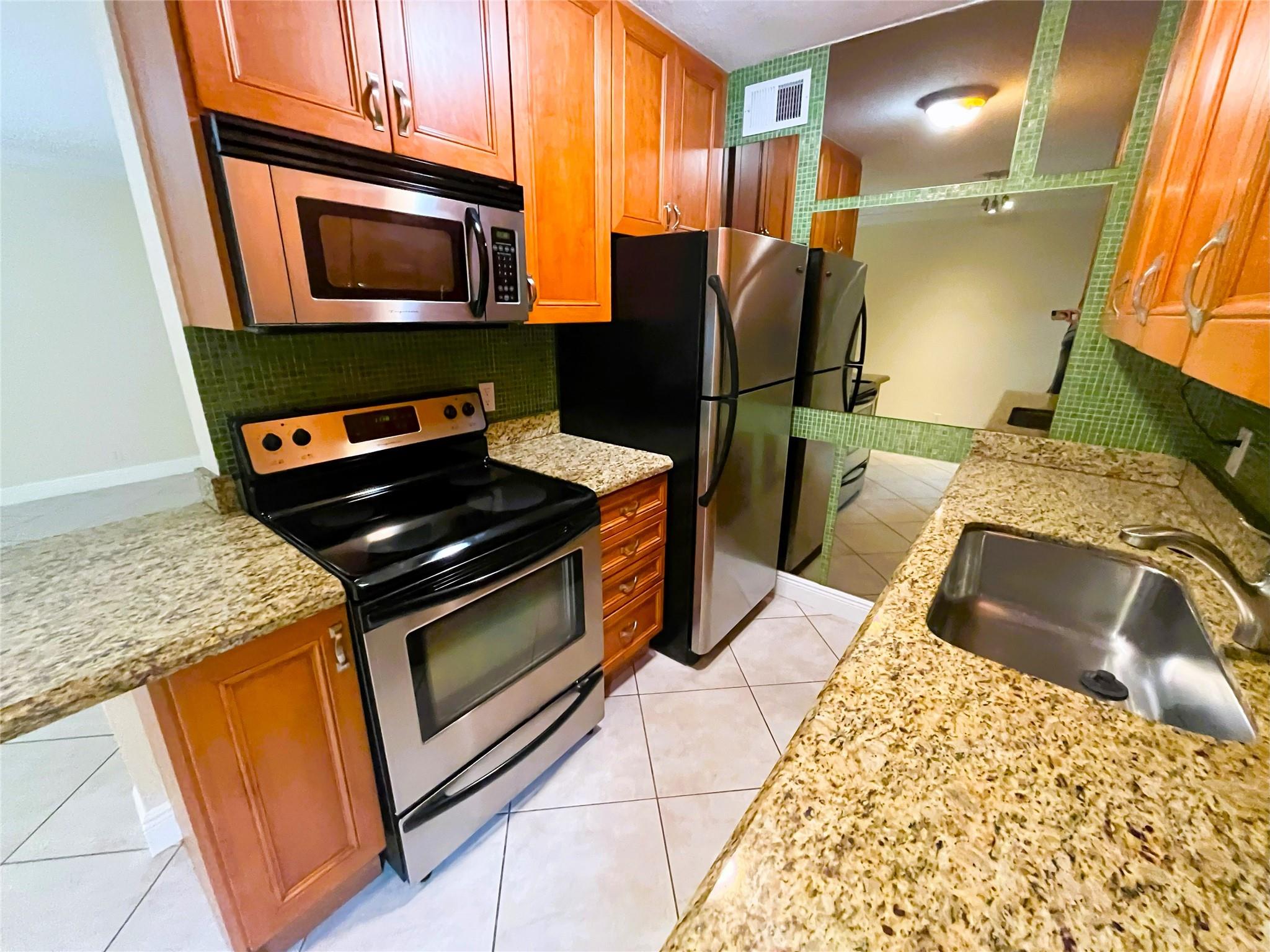 1460 NE 18TH ST 104