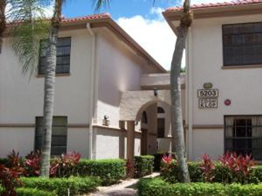 SPECTACULAR GRANDI MODEL WITH ELEVATOR IN UNIT. 2 BEDROOMS PLUS DEN. EAT-IN KITCHEN. FORMAL LIVING AREA. CUSTOM WALL MIRROR. SPLIT BEDROOM PLAN. WASHER/DRYER IN UNIT. MASTER BEDROOM FEATURES LARGE WALK-IN CLOSET, DUAL SINKS, ROMAN TUB & SEPARATE SHOWER. LARGE TILED PATIO. UNIT IS WALKING DISTANCE TO CLUBHOUSE. MOVE-IN READY.