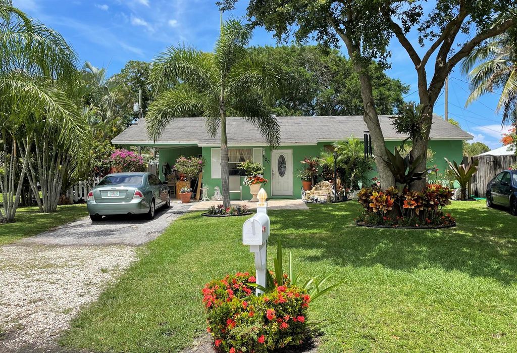 Photo of 520 W Whitney Circle, Jupiter, FL 33458 (MLS # R10826193)