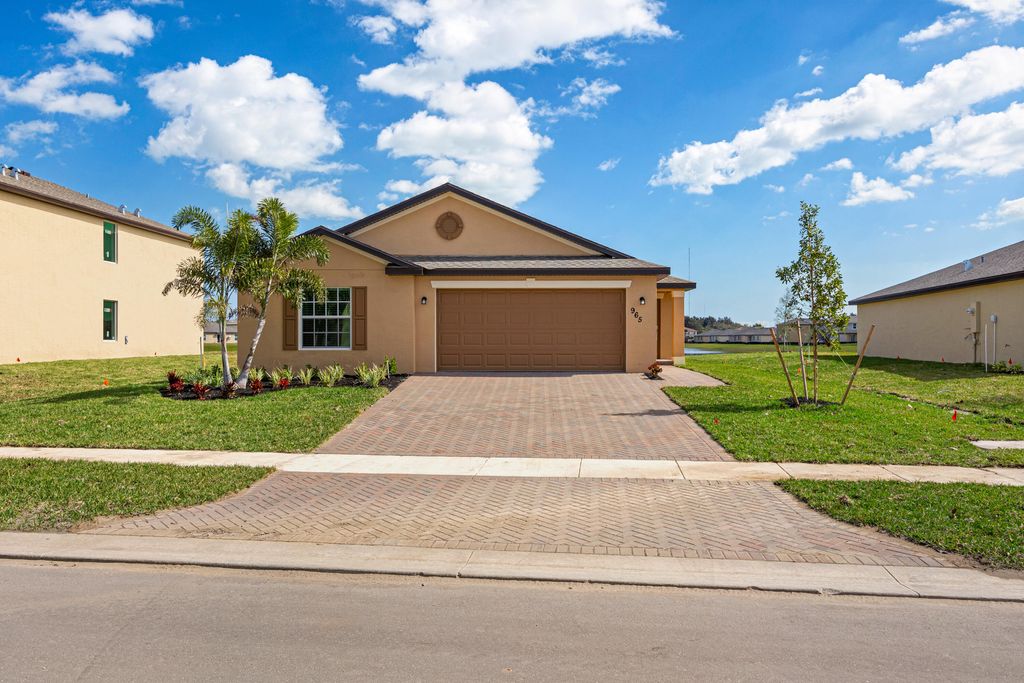 Photo of 965 Bent Creek Drive, Fort Pierce, FL 34947 (MLS # R11078086)