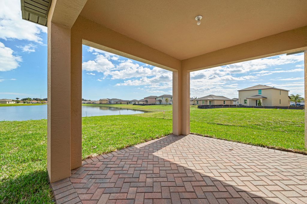 Photo of 965 Bent Creek Drive, Fort Pierce, FL 34947 (MLS # R11078086)