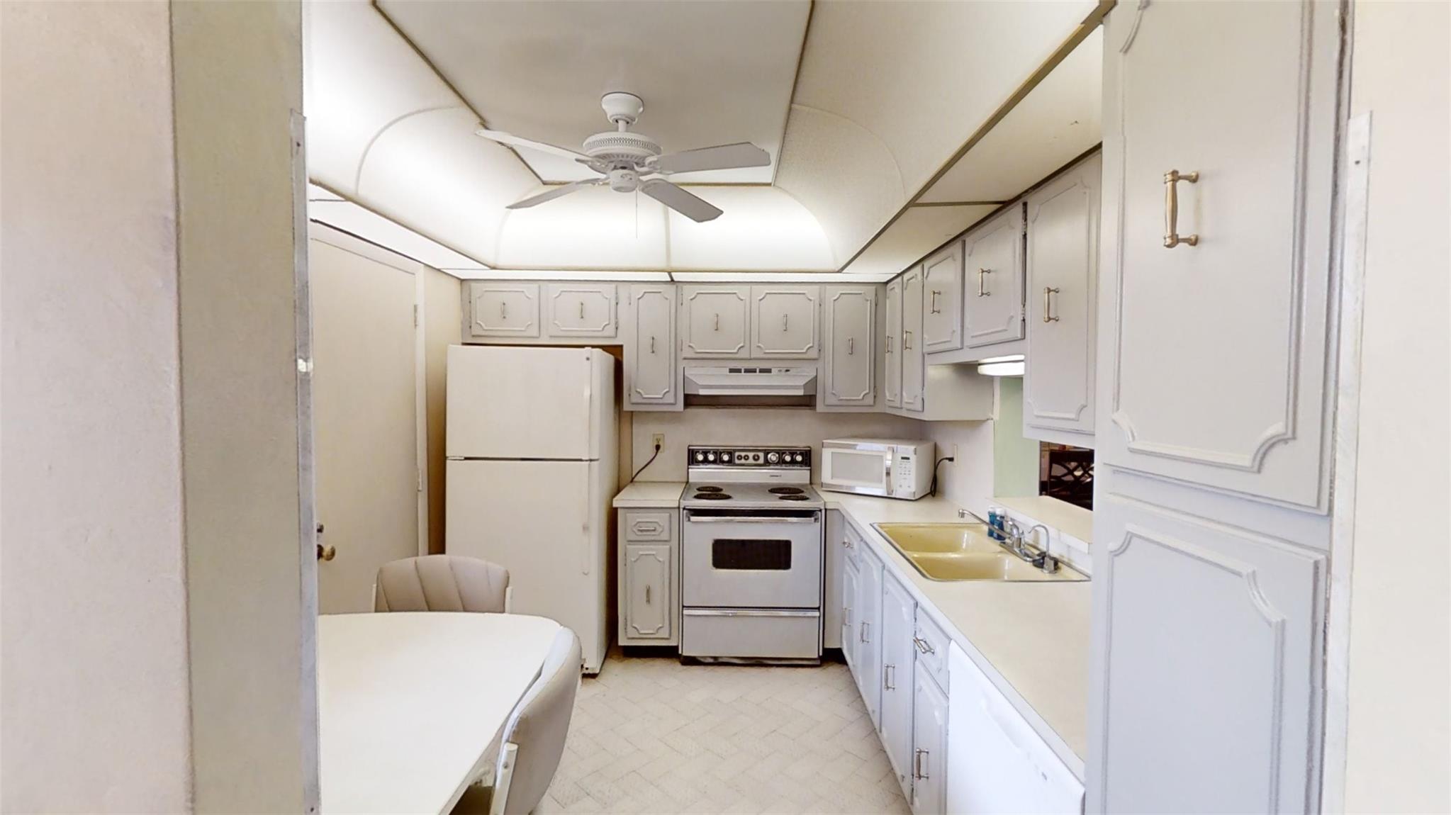 Meadow Brook Lakes - Residential