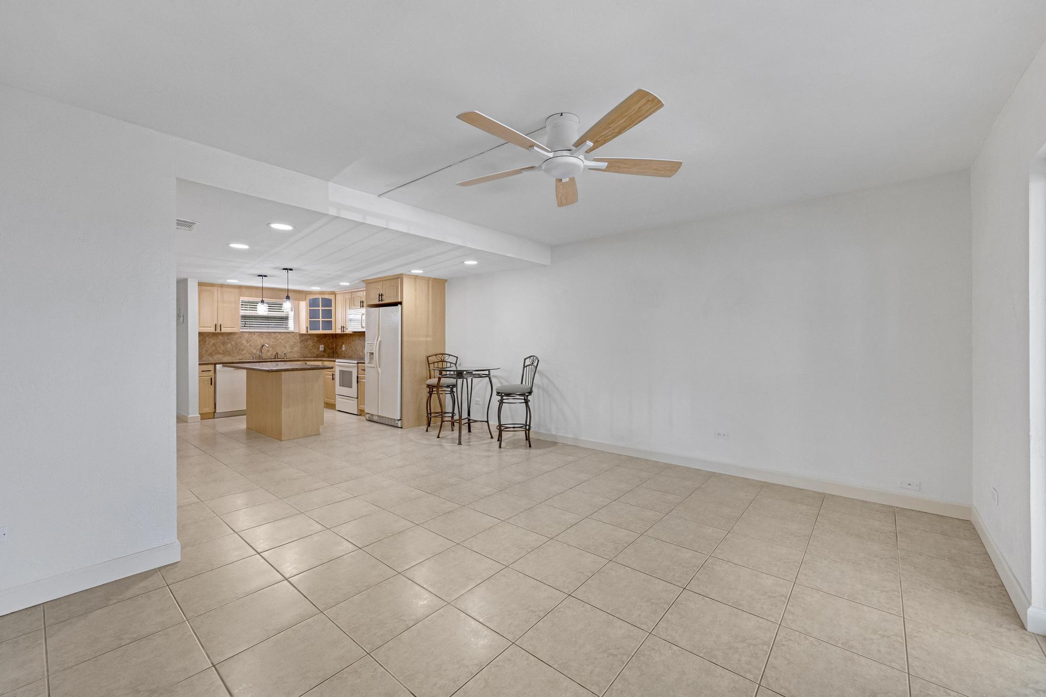 ANCHOR CONDOMINIUM - Residential