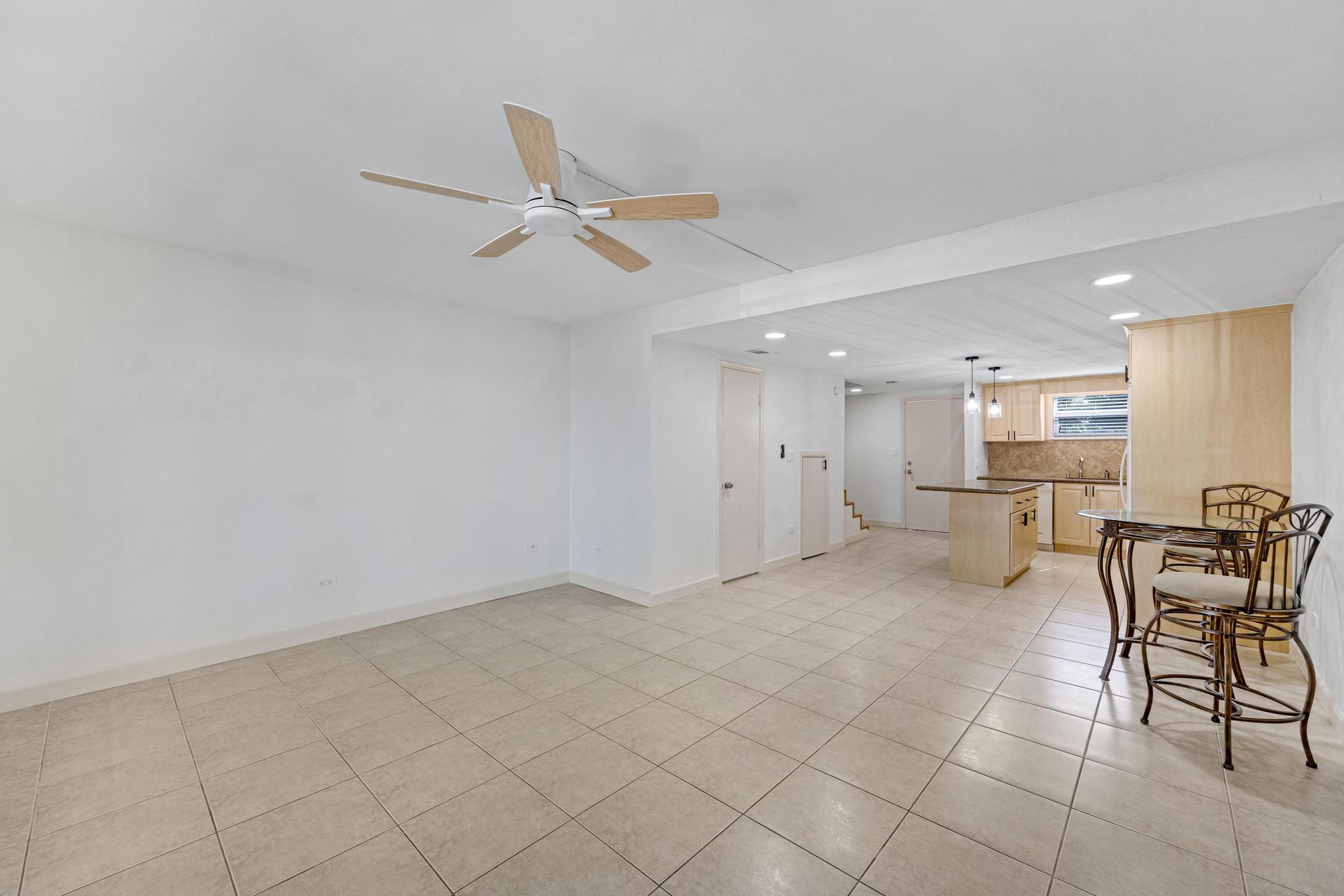 ANCHOR CONDOMINIUM - Residential