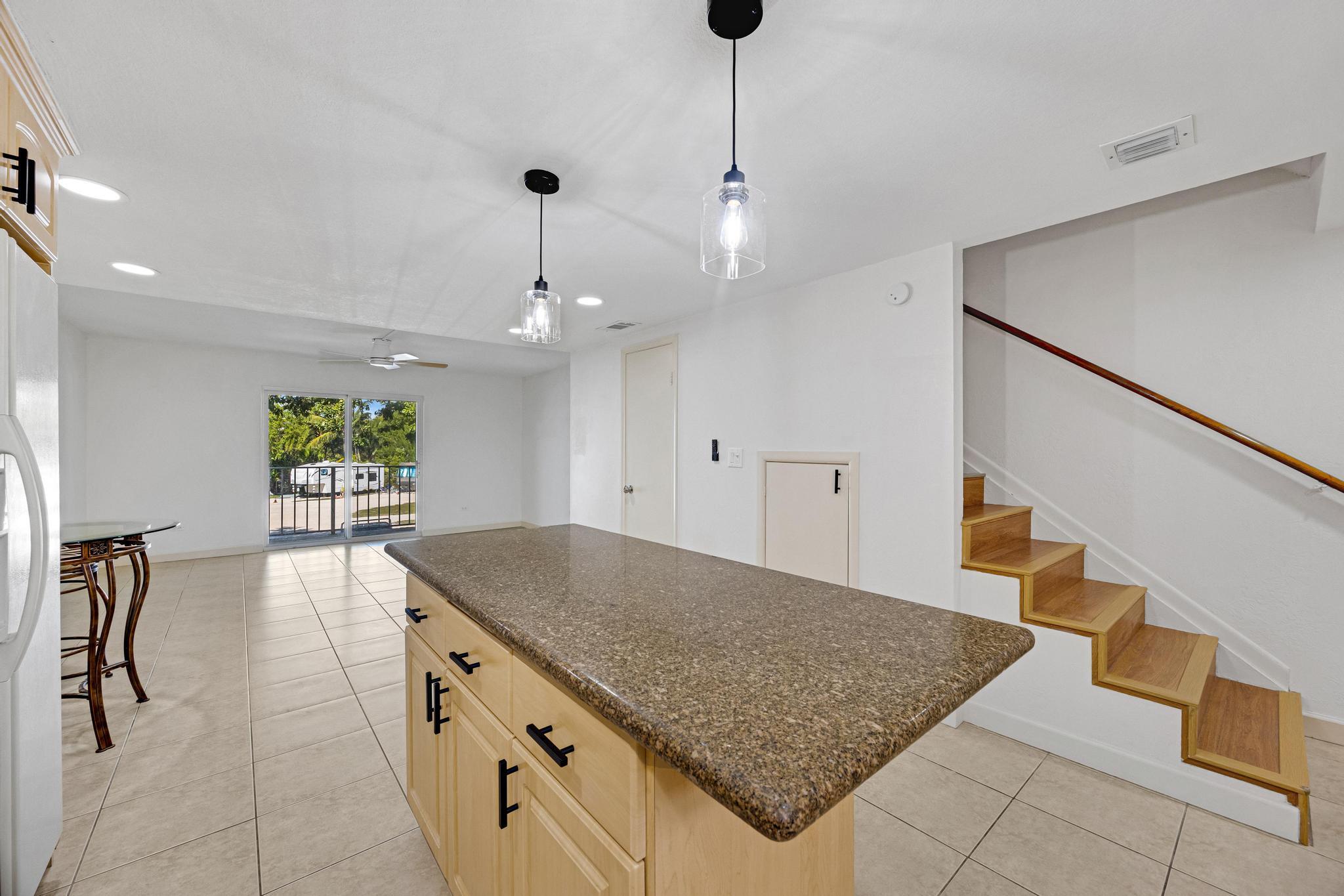 ANCHOR CONDOMINIUM - Residential