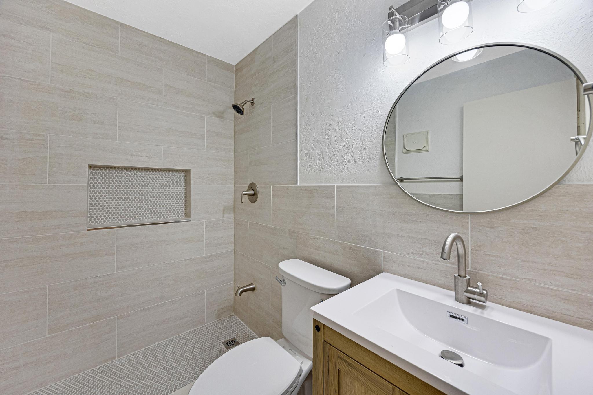 ANCHOR CONDOMINIUM - Residential