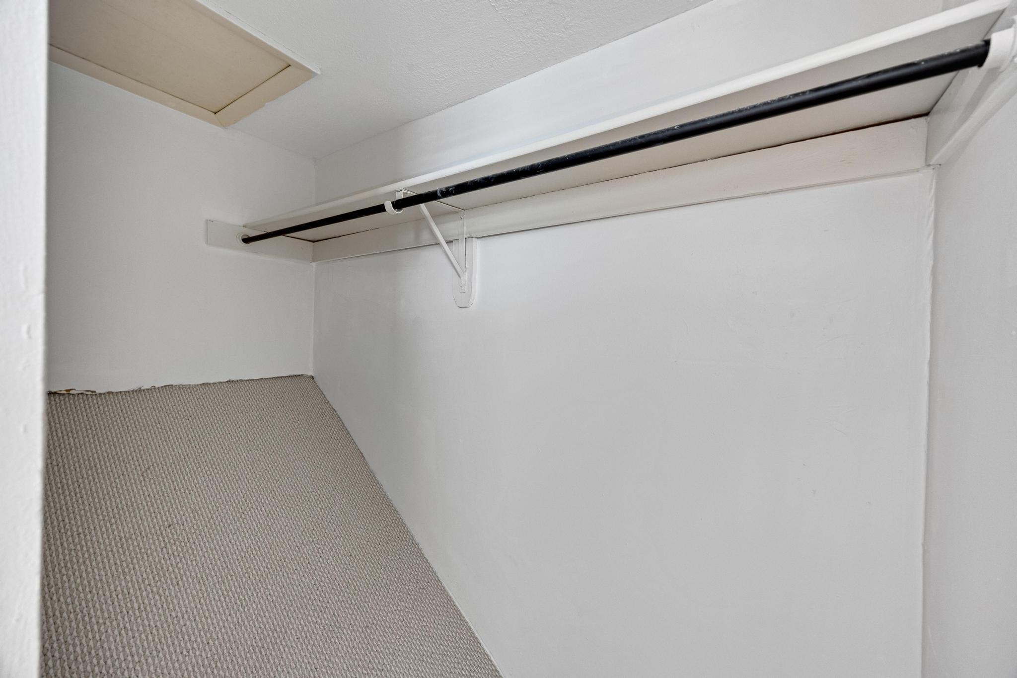 ANCHOR CONDOMINIUM - Residential