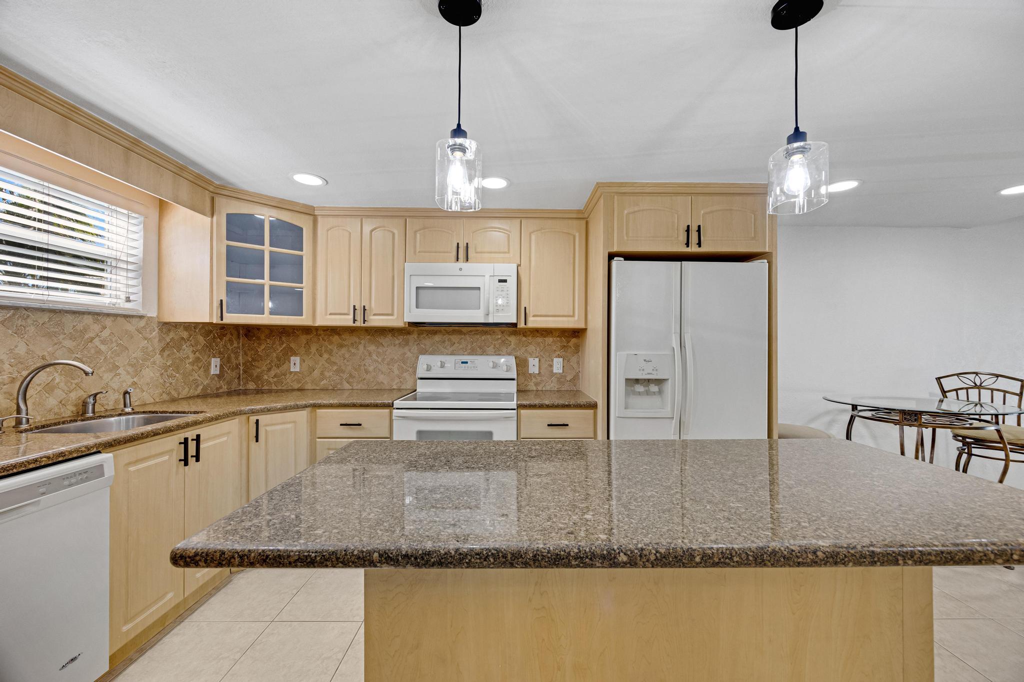 ANCHOR CONDOMINIUM - Residential