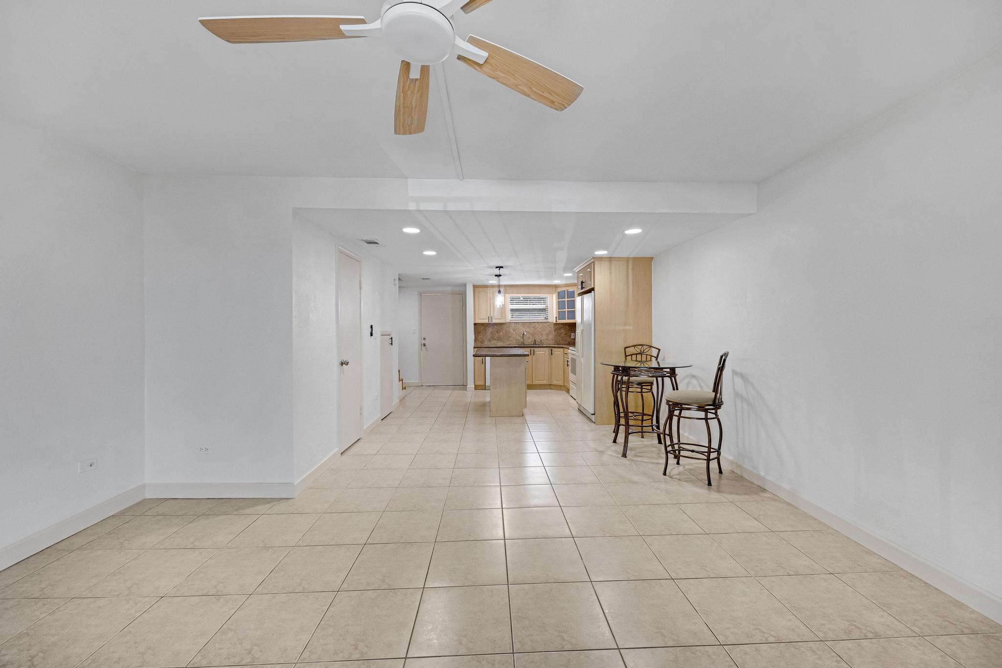 ANCHOR CONDOMINIUM - Residential