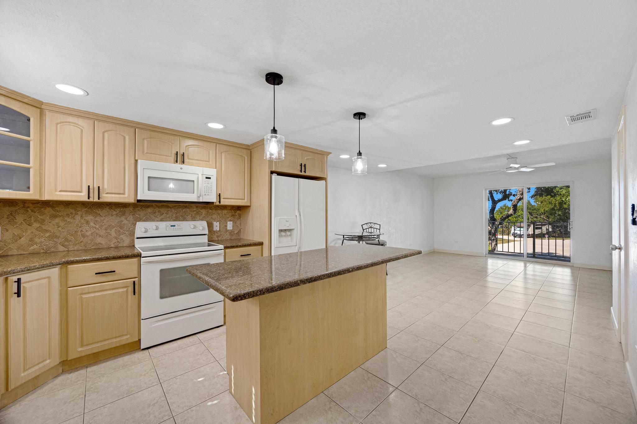 ANCHOR CONDOMINIUM - Residential