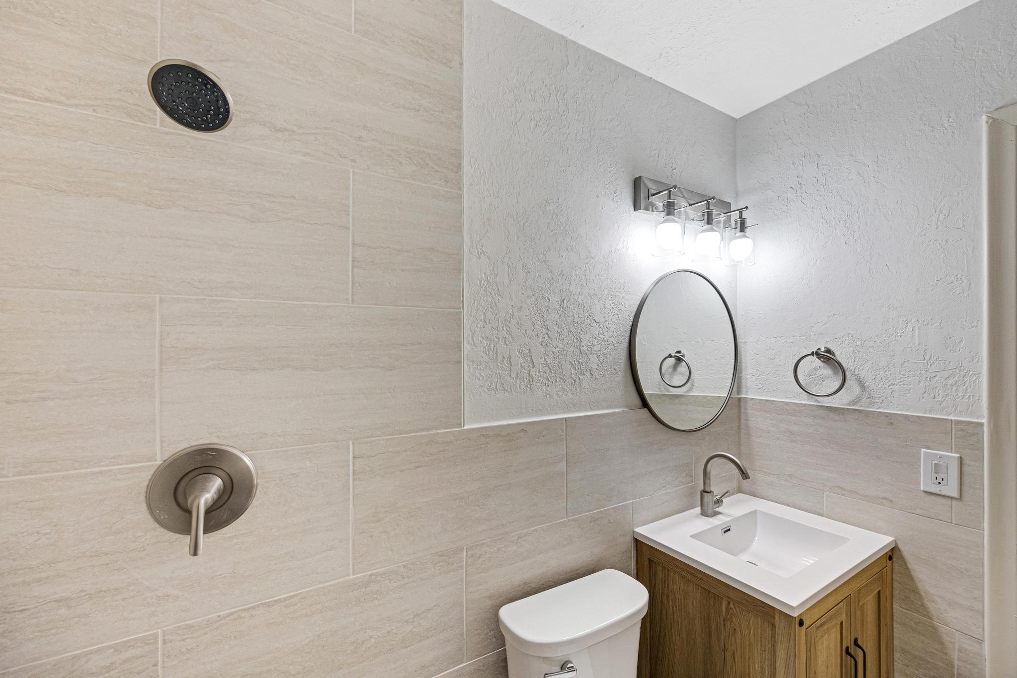 ANCHOR CONDOMINIUM - Residential