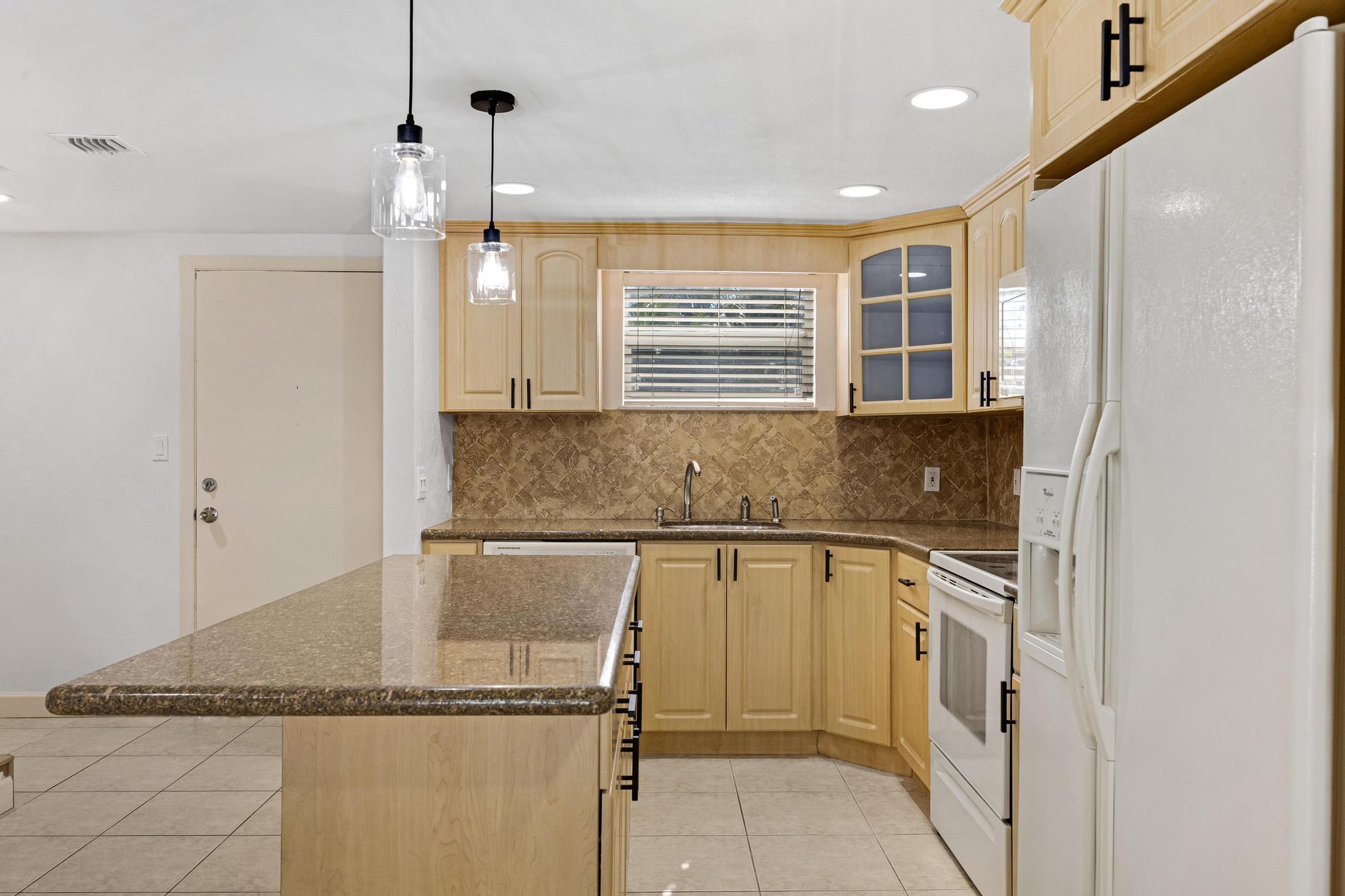 ANCHOR CONDOMINIUM - Residential