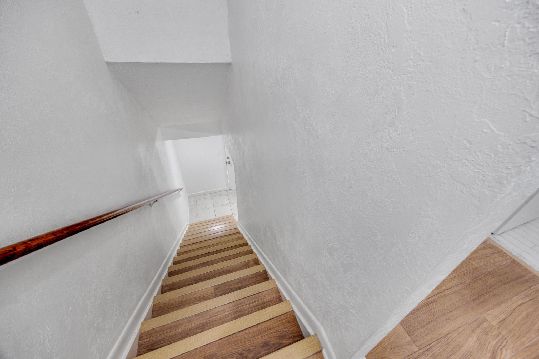 ANCHOR CONDOMINIUM - Residential