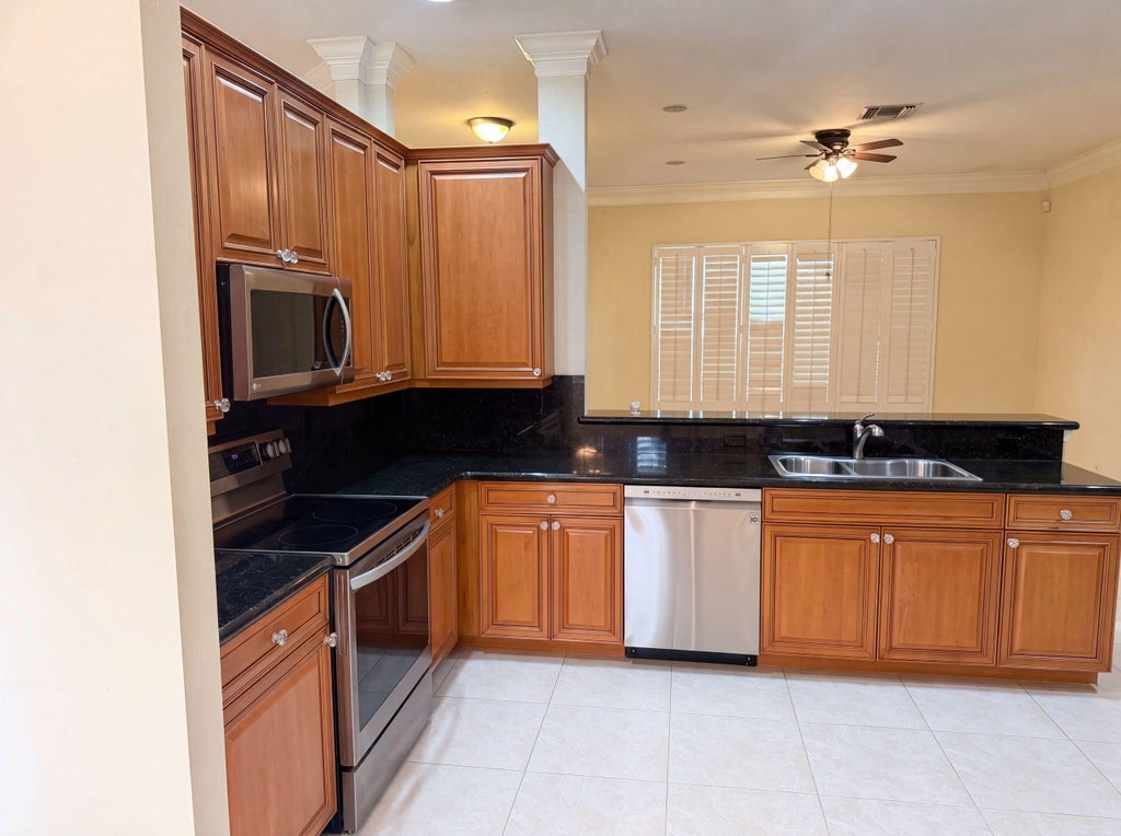 Photo of 424 Dover CT, Port Saint Lucie, FL 34983 (MLS # B26066112)