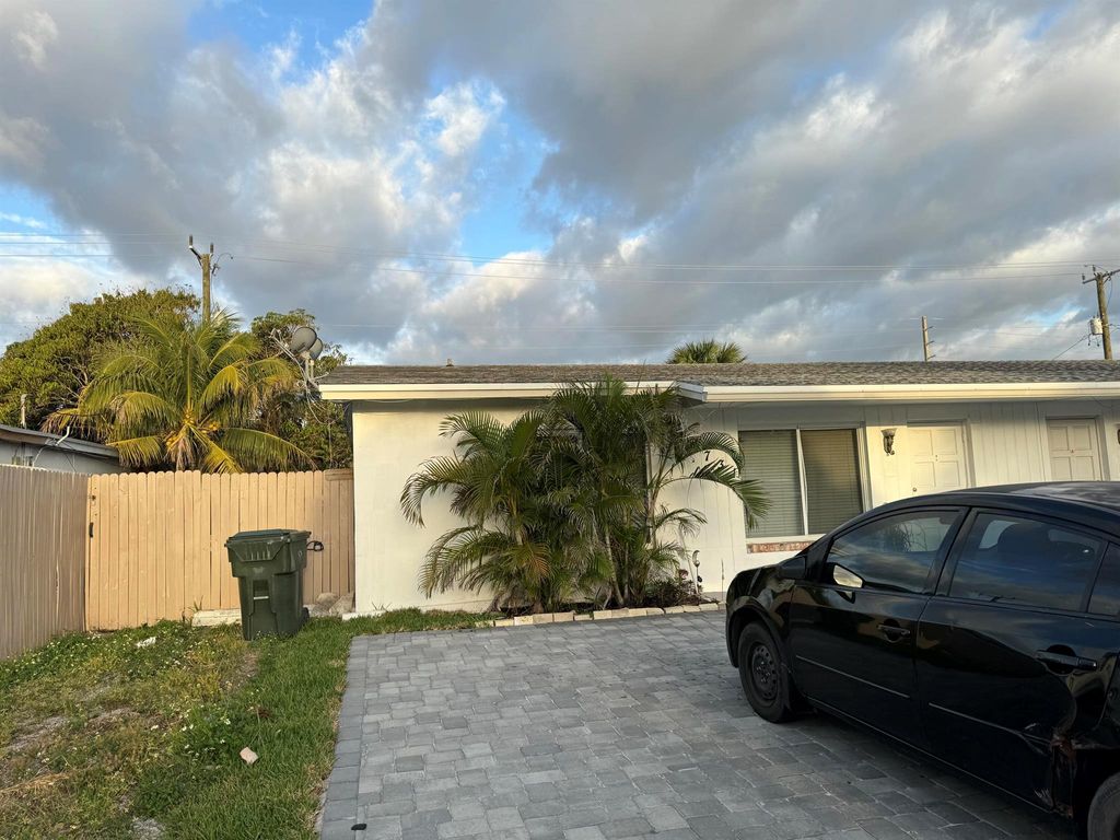 Photo of 2731 NE 2nd Avenue #A, Boca Raton, FL 33431 (MLS # R10970554)