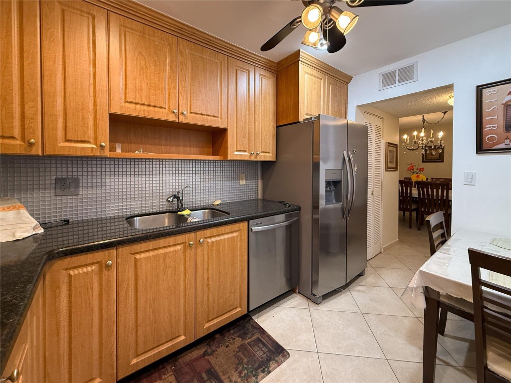 Sapphire - Oakland Est - Residential