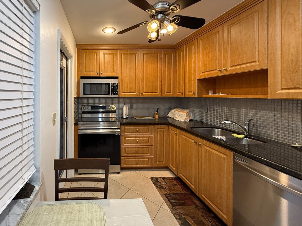 Sapphire - Oakland Est - Residential