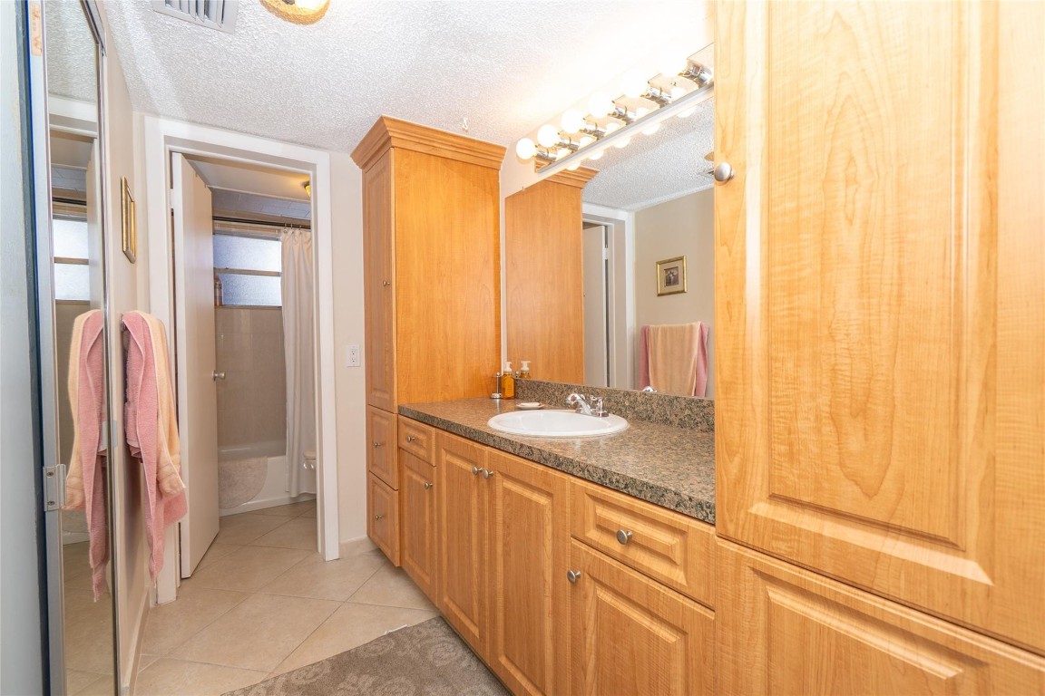 Sapphire - Oakland Est - Residential