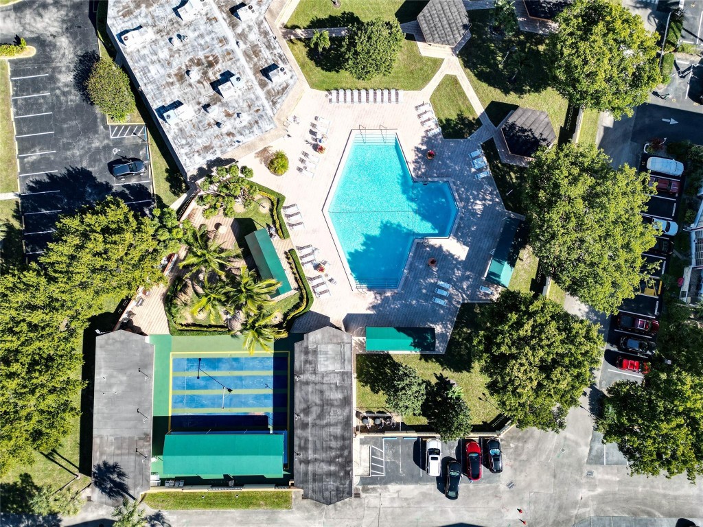 Sapphire - Oakland Est - Residential