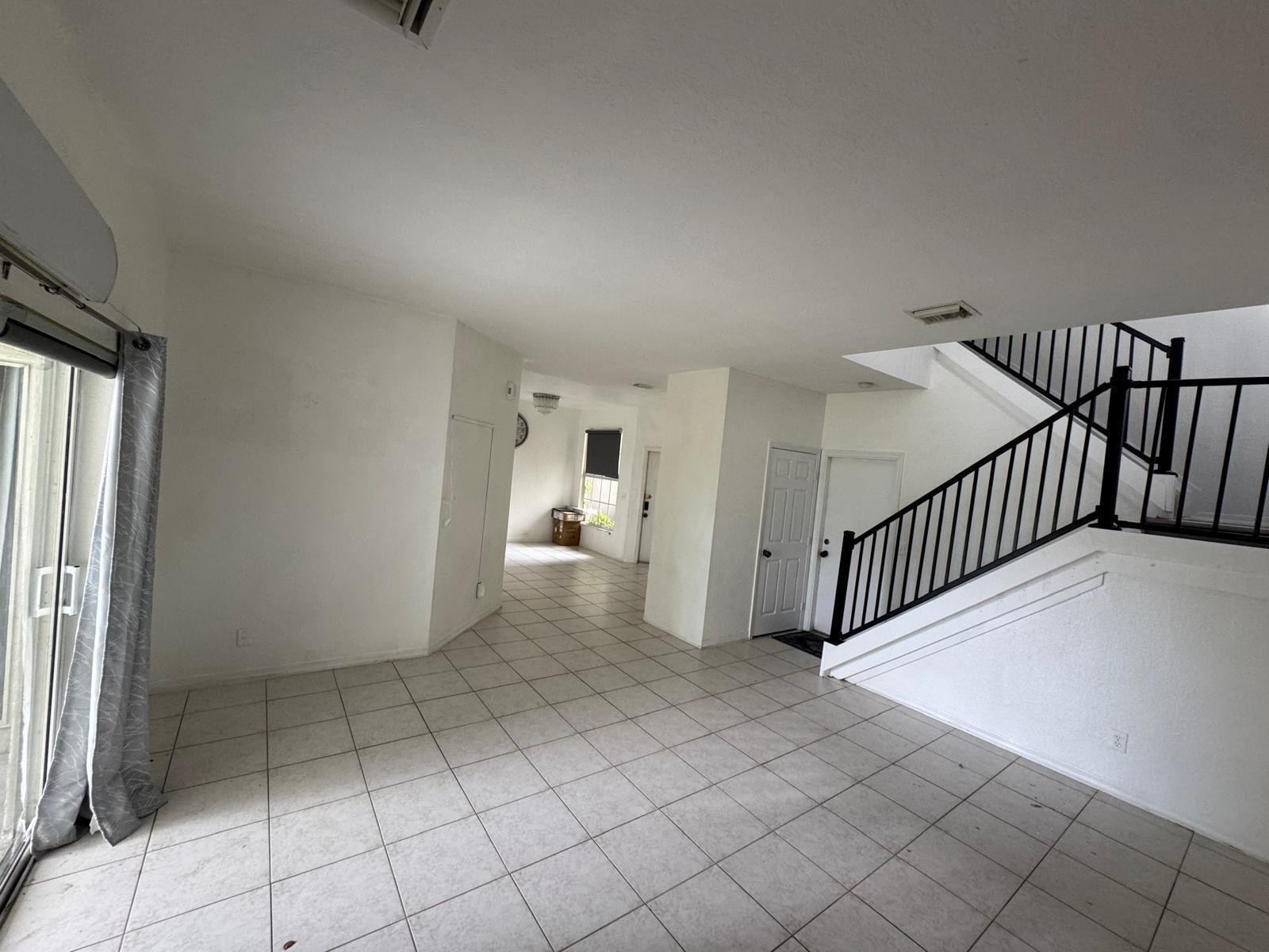 Wyndham Heights 158-5 B - Residential Lease