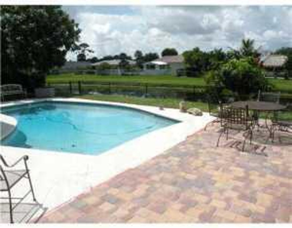 Photo of 549 Riverside Drive, Palm Beach Gardens, FL 33410 (MLS # R10952469)