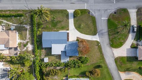 A home in Lake Clarke Shores