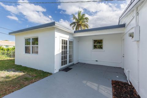 A home in Lake Clarke Shores